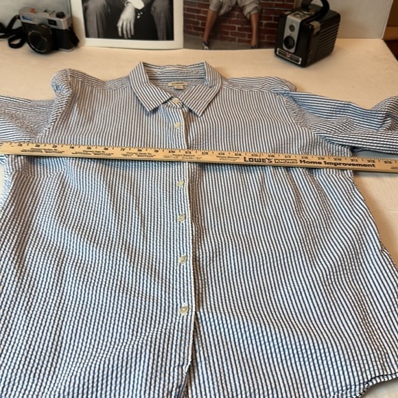LL bean seersucker button down top - Picture 4 of 7